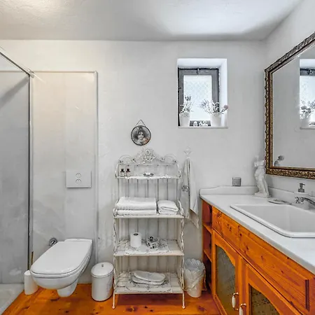 Ha La Bed & Breakfast