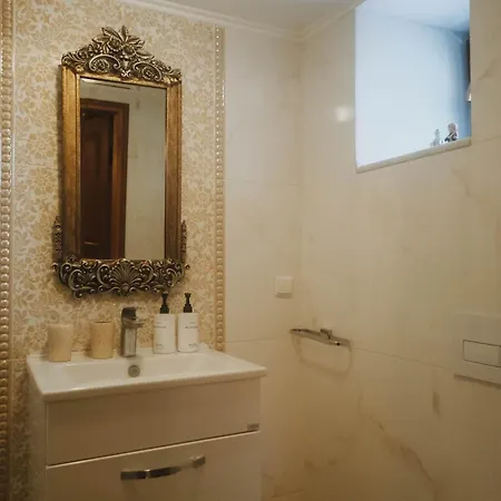 לינה וארוחת בוקר Boleka 4*