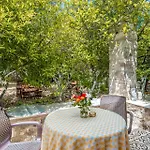 Bed & Breakfast Ha La 4*