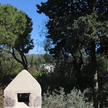 哈拉博德鲁姆酒店 *